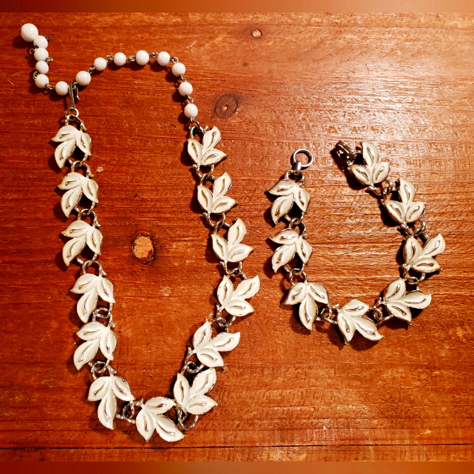 Vintage Silver Tone White Coro Necklace Bracelet Set 55$